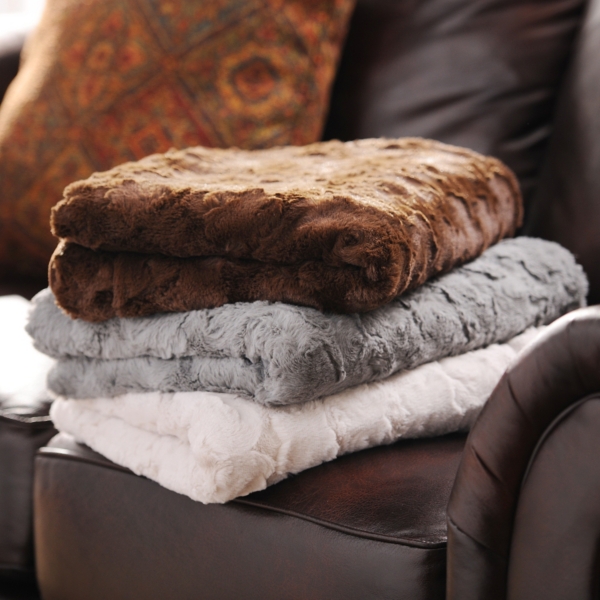 Massi faux fur discount blanket