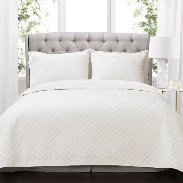 white quilted king pillow shams