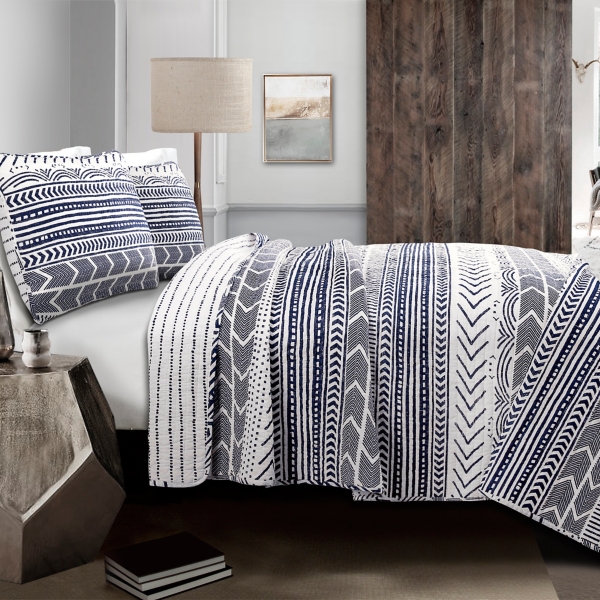 navy and gray quilt