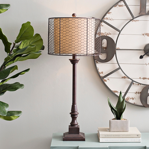 Chicken wire table store lamp