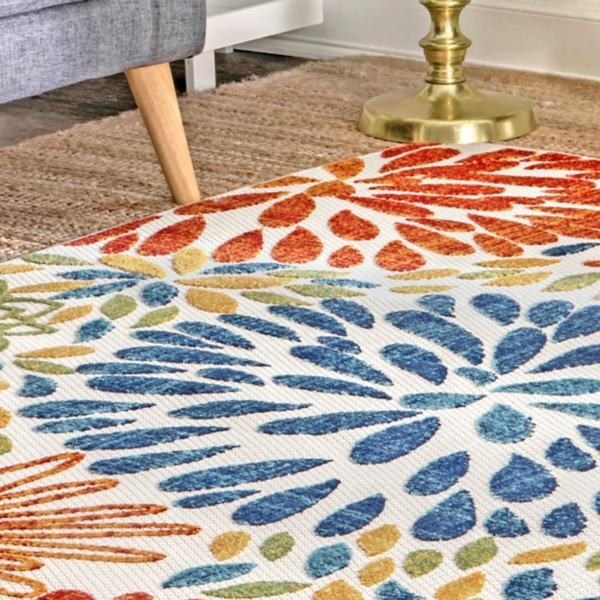 Multicolor Burst Indoor/Outdoor Area Rug