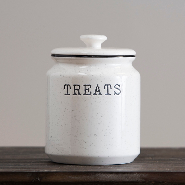 Treat jar outlet