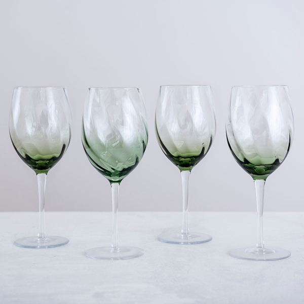 Featured image of post Ombre Wine Glasses : These rainbow polka dot ombre stemless wine glasses are the perfect addition to your summer drinks.