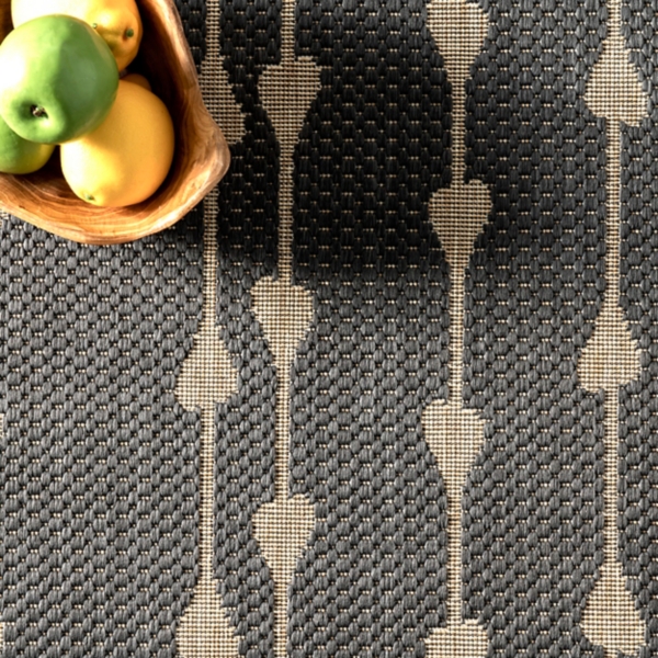 Kendall Gray Vertical Teardrop Outdoor Rug, 5x8