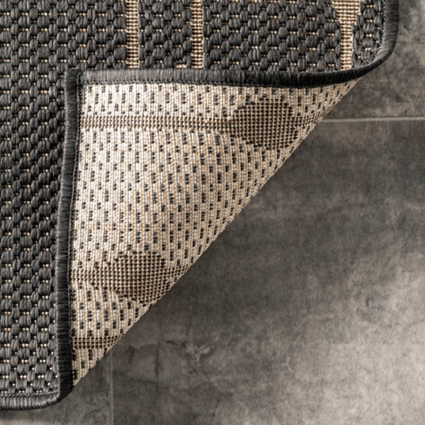 Kendall Gray Vertical Teardrop Outdoor Rug, 5x8