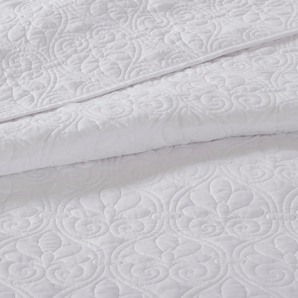 White Classic Reversible 3-pc. Queen Coverlet Set