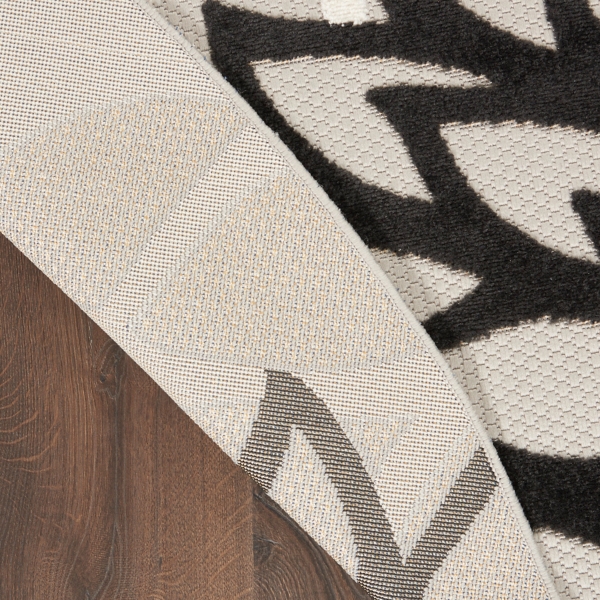 Gray Floral Burst Round Outdoor Area Rug