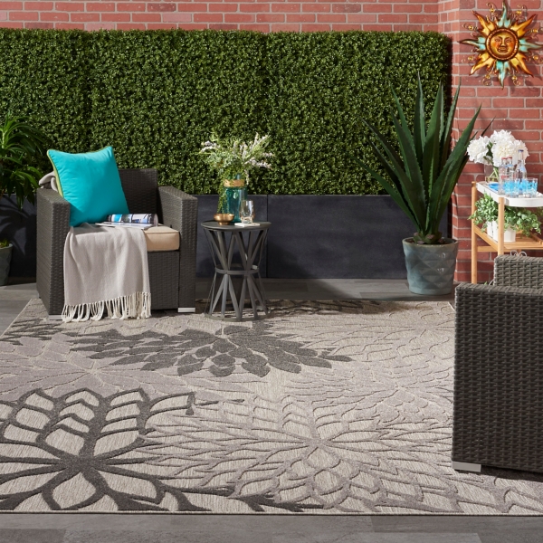 Gray Floral Burst Outdoor Area Rug, 7x10