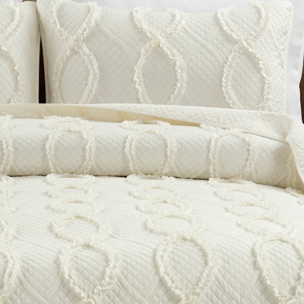 Ivory Trellis Ruffles 3-pc. King Quilt Set