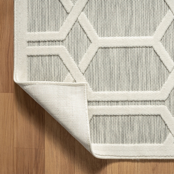 Gray Raised Honeycomb Indoor/Outdoor Area Rug, 7x9