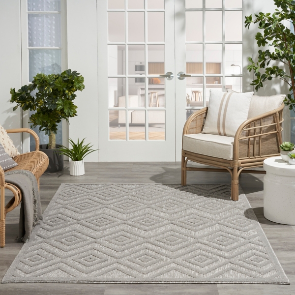 Silver Gray Diamond Indoor/Outdoor Area Rug, 4x6
