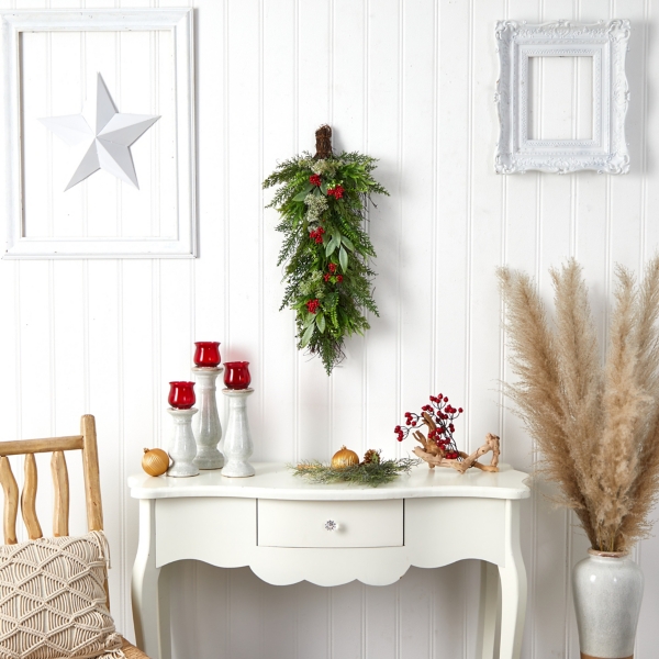 Cedar and Eucalyptus Berry Teardrop Swag