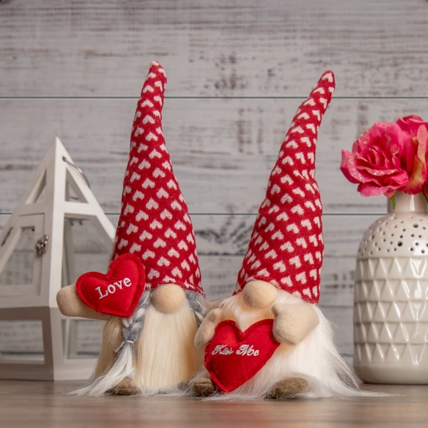 Tiny Hearts LED Kiss Me Valentine Gnome