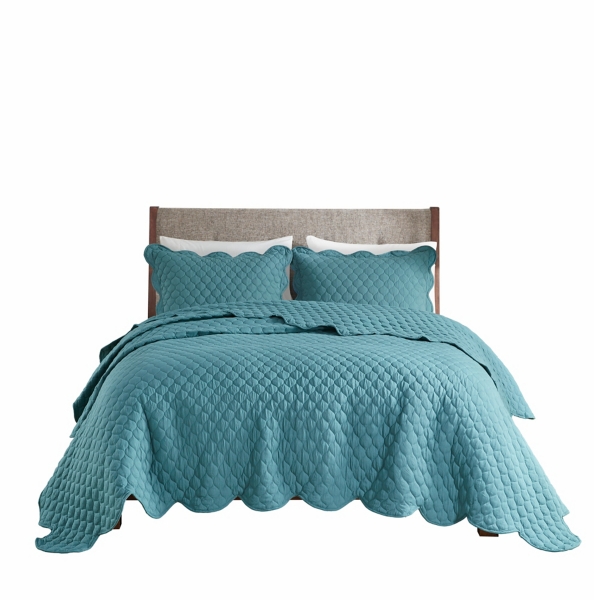 Coastal Chic Scalloped Edge Reversible Quilt 3 Piece Set