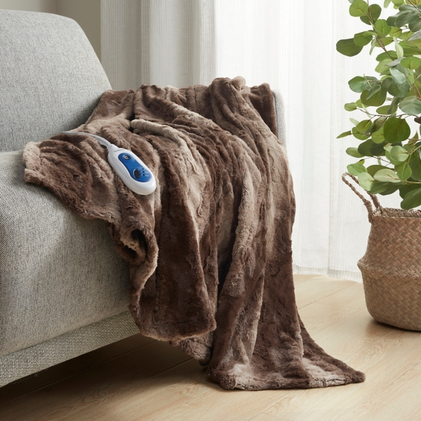 Beautyrest Brown Faux Fur Oversized Heated Throw