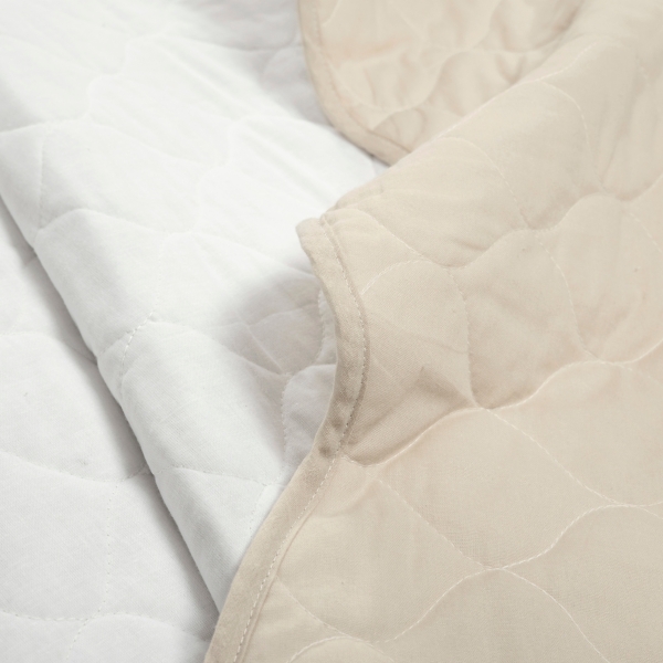 White and Tan Scallop 3-pc. King Quilt Set