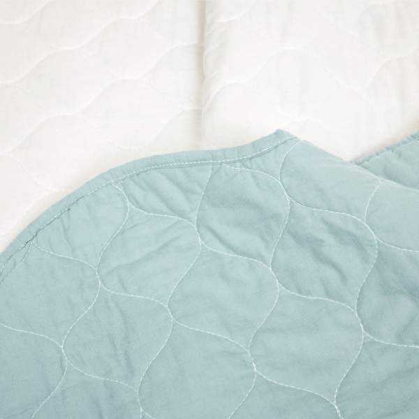 White and Teal Scallop 3-pc. King Quilt Set