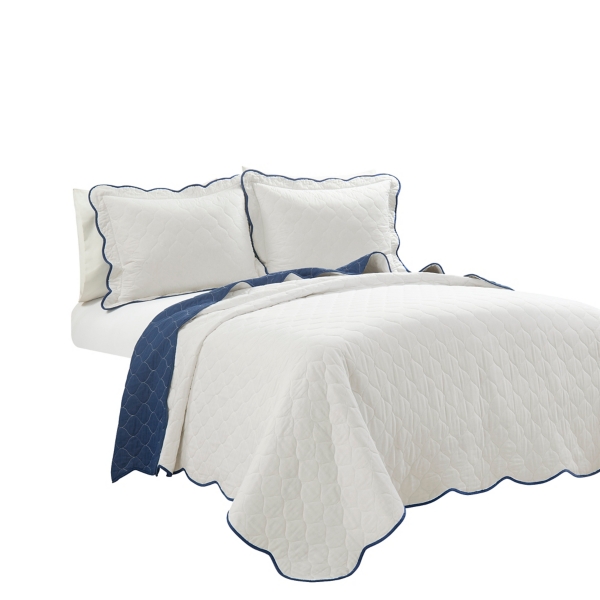 White and Navy Scallop 3-pc. Full/Queen Quilt Set