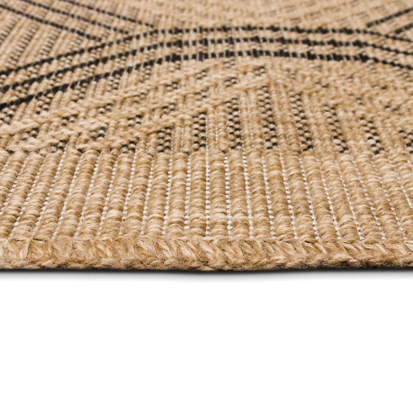 Tan & Black Diamonds Indoor/Outdoor Area Rug, 5x7