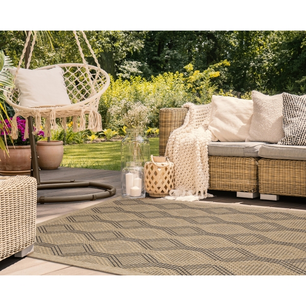 Tan & Black Diamonds Indoor/Outdoor Area Rug, 5x7