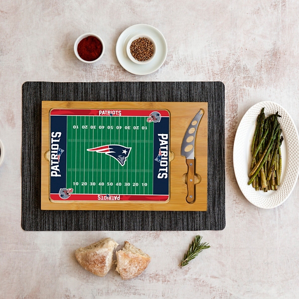New England Patriots Cutting Board & Knife Set