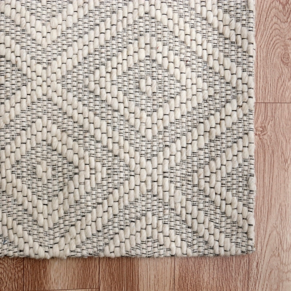 Bergen Diamond Ivory Area Rug, 5x8