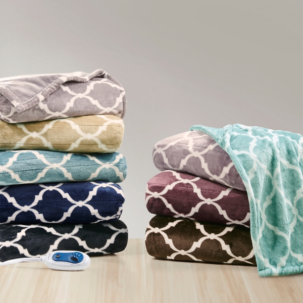 Beautyrest Blue Quatrefoil Ogee Heated Throw