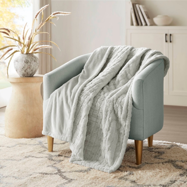 Beautyrest Marselle Gray Heated Faux Fur Throw