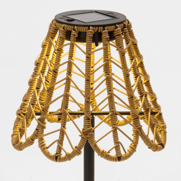 Woven Rattan Scalloped Solar Lamp